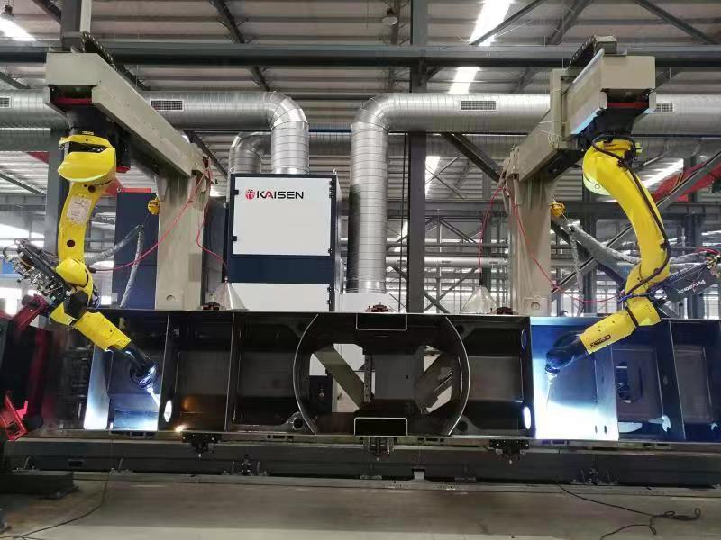 第一台焊接机器人系统下线