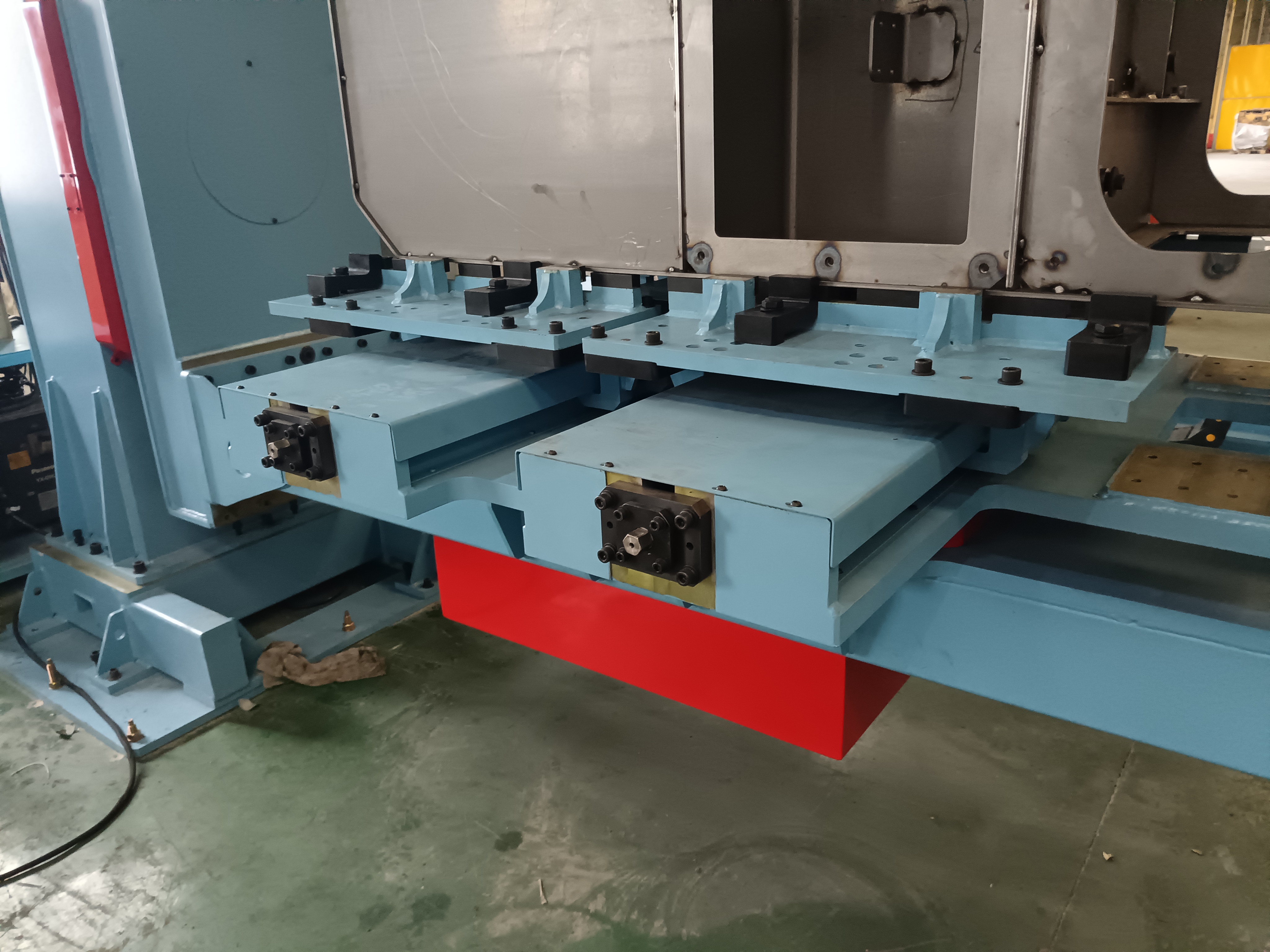 大型油箱焊接站